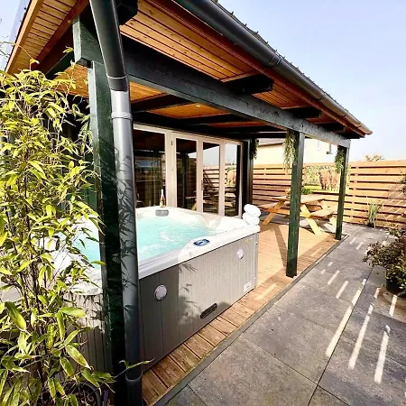 Cozy With Private Jacuzzi And Cinema Between Amsterdam Haarlem And Schiphol Airport Сasa de vacaciones