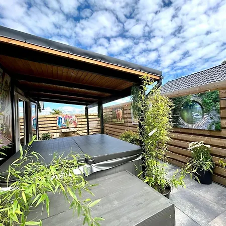 Cozy With Private Jacuzzi And Cinema Between Amsterdam Haarlem And Schiphol Airport