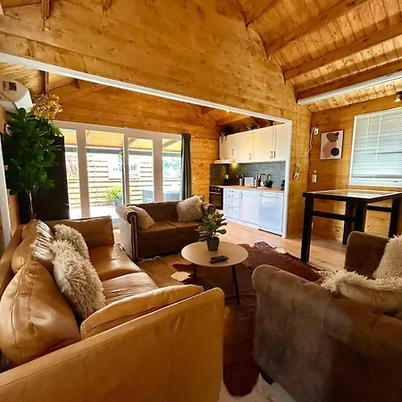 Cozy With Private Jacuzzi And Cinema Between Amsterdam Haarlem And Schiphol Airport *
