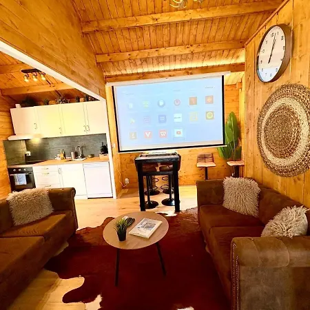 Cozy With Private Jacuzzi And Cinema Between Amsterdam Haarlem And Schiphol Airport Vijfhuizen