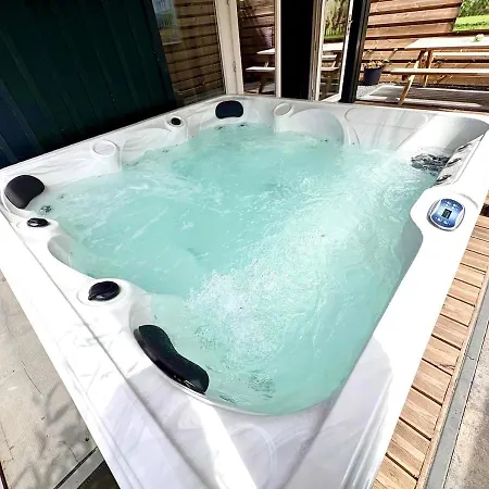 Cozy With Private Jacuzzi And Cinema Between Amsterdam Haarlem And Schiphol Airport
