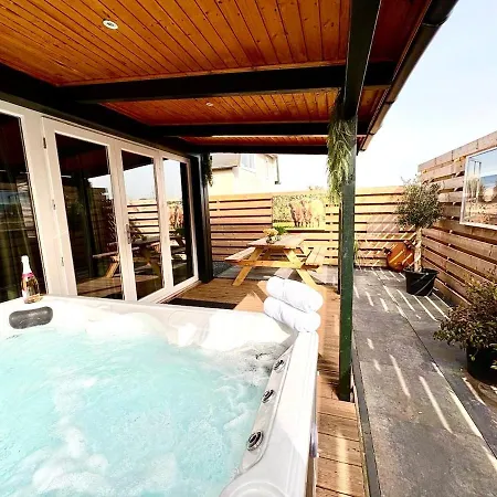 Сasa de vacaciones Cozy With Private Jacuzzi And Cinema Between Amsterdam Haarlem And Schiphol Airport *