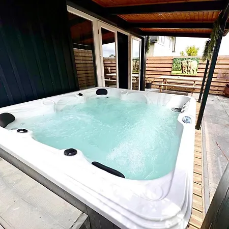 Cozy With Private Jacuzzi And Cinema Between Amsterdam Haarlem And Schiphol Airport