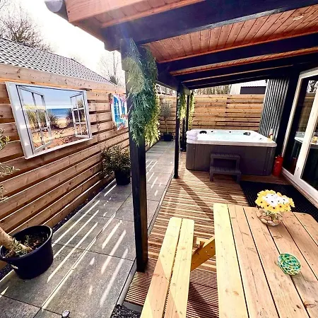 Cozy With Private Jacuzzi And Cinema Between Amsterdam Haarlem And Schiphol Airport Сasa de vacaciones Vijfhuizen