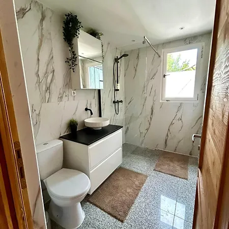Cozy With Private Jacuzzi And Cinema Between Amsterdam Haarlem And Schiphol Airport
