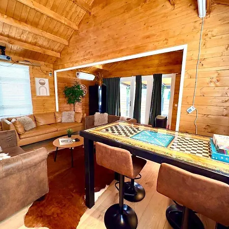 Сasa de vacaciones Cozy With Private Jacuzzi And Cinema Between Amsterdam Haarlem And Schiphol Airport Vijfhuizen
