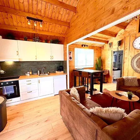 Cozy With Private Jacuzzi And Cinema Between Amsterdam Haarlem And Schiphol Airport Prázdninový dům Vijfhuizen