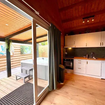Prázdninový dům Cozy With Private Jacuzzi And Cinema Between Amsterdam Haarlem And Schiphol Airport Vijfhuizen