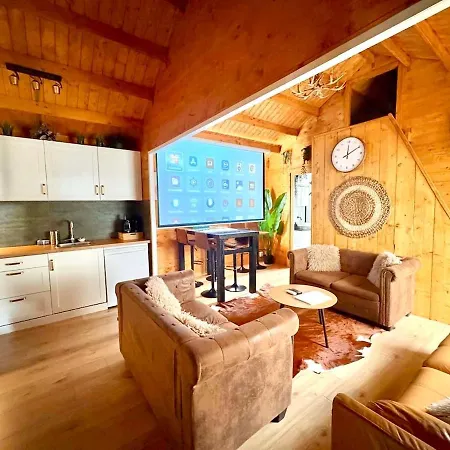 Сasa de vacaciones Cozy With Private Jacuzzi And Cinema Between Amsterdam Haarlem And Schiphol Airport Vijfhuizen