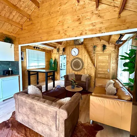 Cozy With Private Jacuzzi And Cinema Between Amsterdam Haarlem And Schiphol Airport