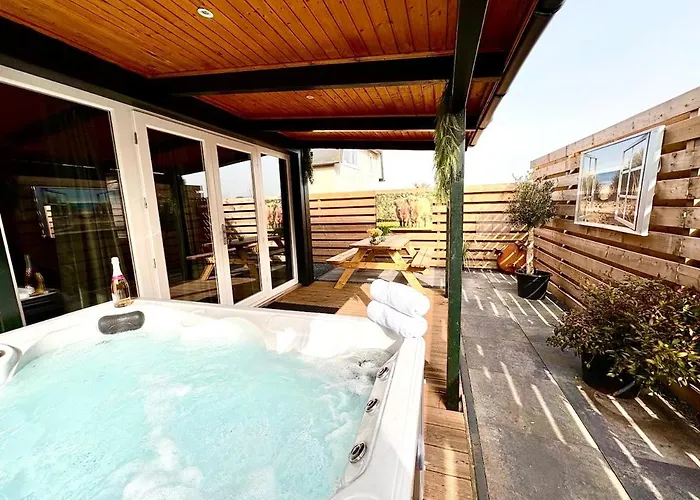 New Cozy With Jacuzzi And Cinema Near Amsterdam Holiday home *