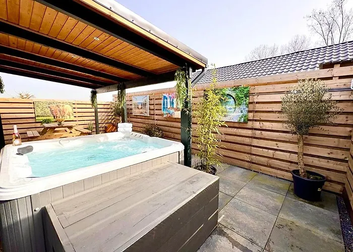 Holiday home New Cozy With Jacuzzi And Cinema Near Amsterdam