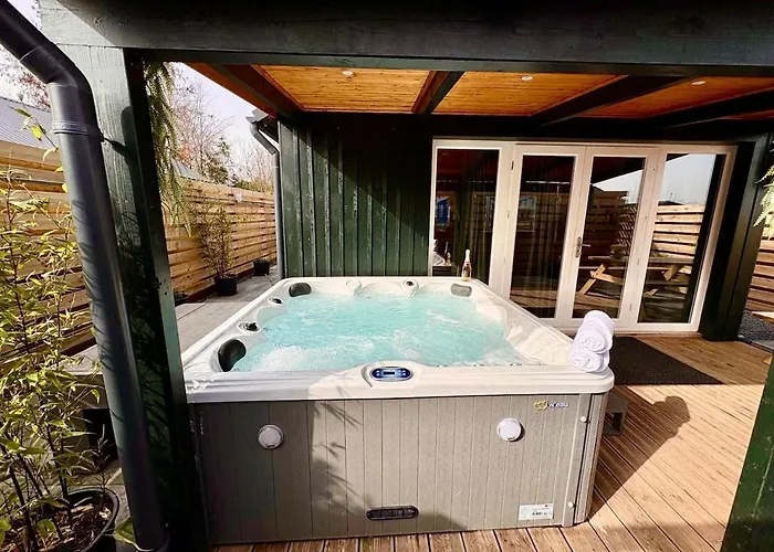 Holiday home New Cozy With Jacuzzi And Cinema Near Amsterdam